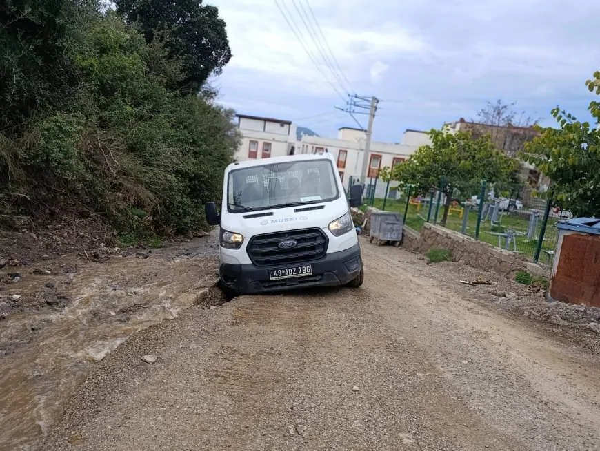Bodrum Turgutreis’te MUSKİ Aracı Kanala Düştü