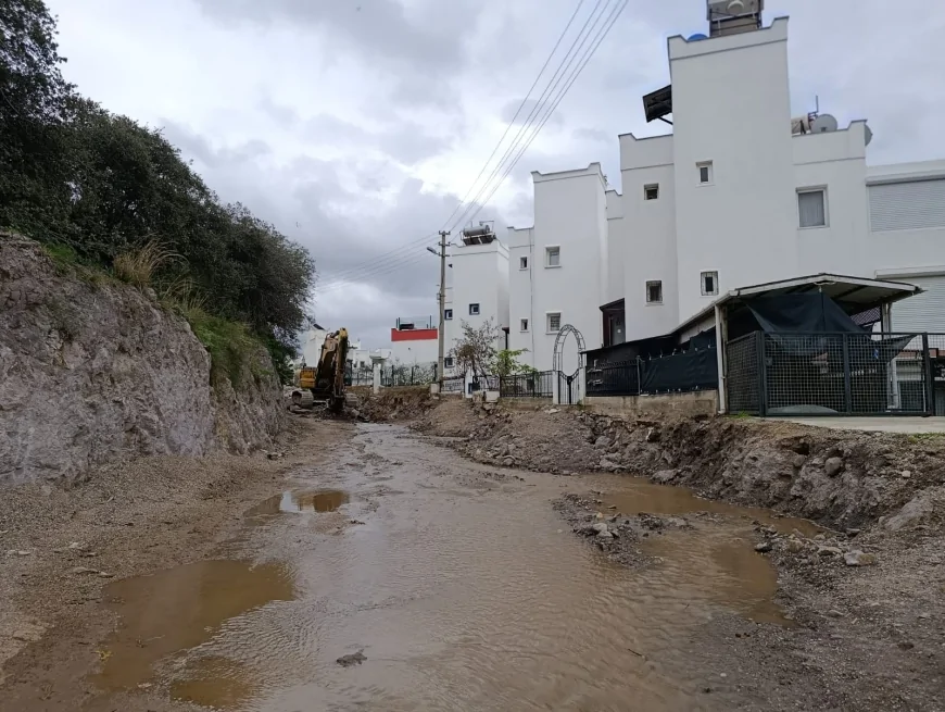 Bodrum Turgutreis’te MUSKİ Aracı Kanala Düştü