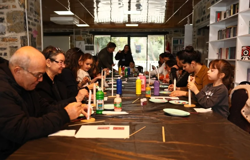 Bodrum Belediyesi’nden Üç Kuşağı Buluşturan Etkinlik: Çocuklar Ve Aileler Mum Boyama Atölyesinde Eğlendi