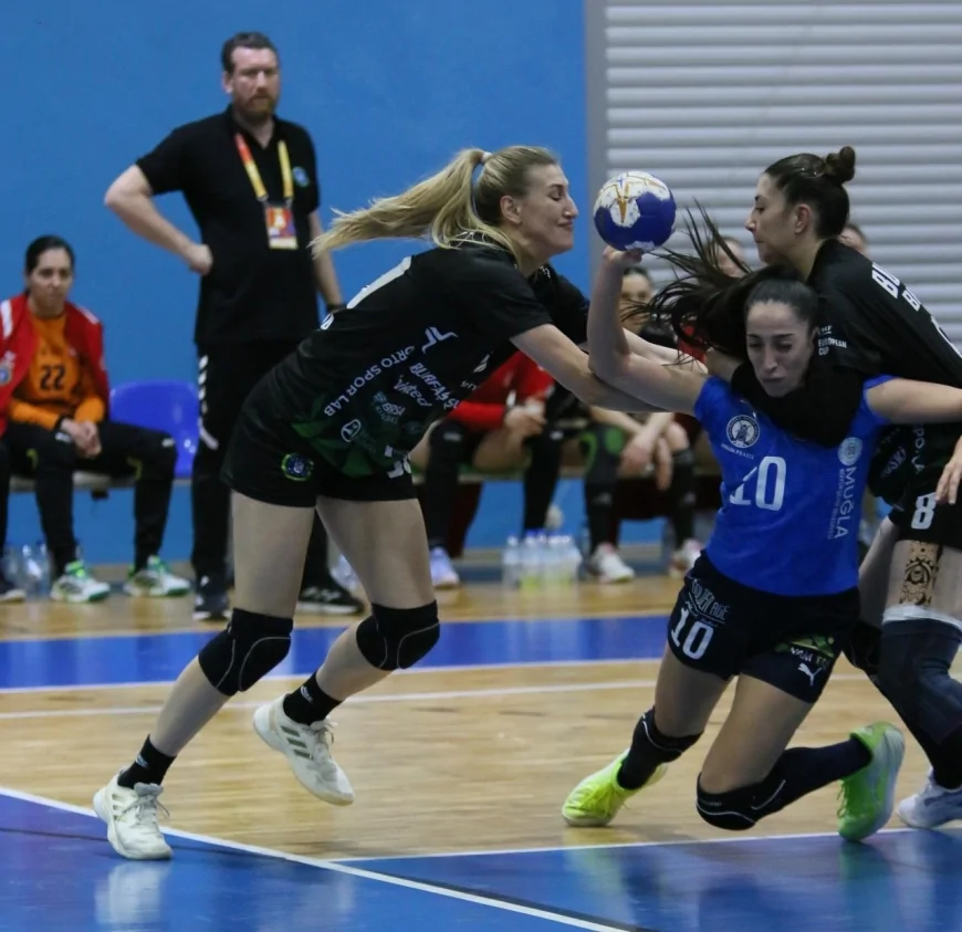 Armada Praxis Yalıkavakspor Bursa’yı Devirdi: Binnaz Karakaya’da Nefes Kesen Galibiyet