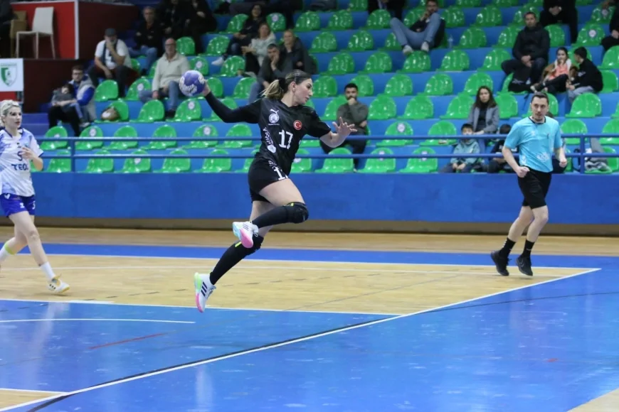 Bodrum’da Dev Kapışma! Denizin Kızları Ortahisar’ı Parkeye Gömdü: Zirve Yürüyüşü Tam Gaz!