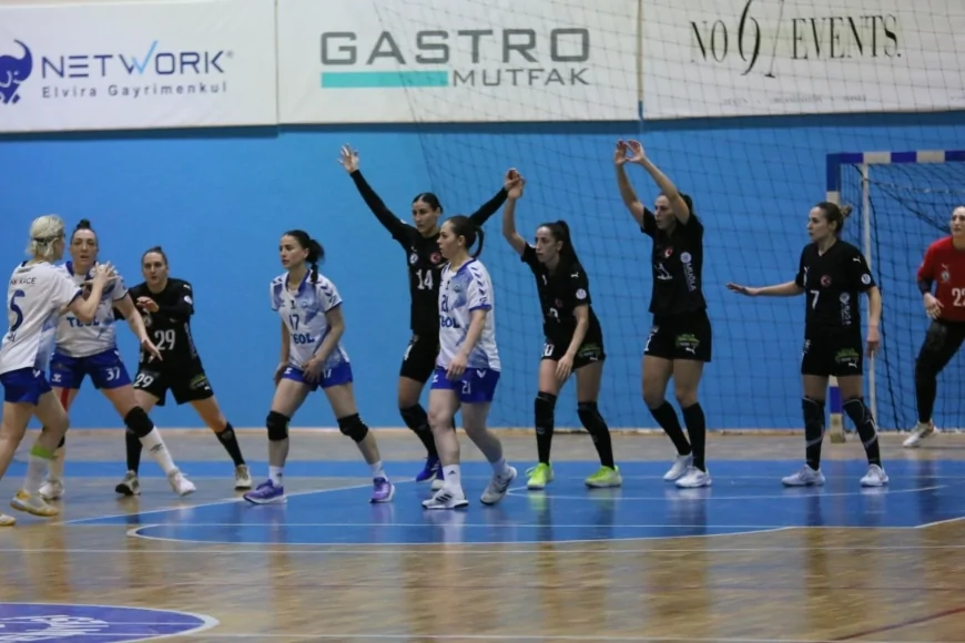 Bodrum’da Dev Kapışma! Denizin Kızları Ortahisar’ı Parkeye Gömdü: Zirve Yürüyüşü Tam Gaz!