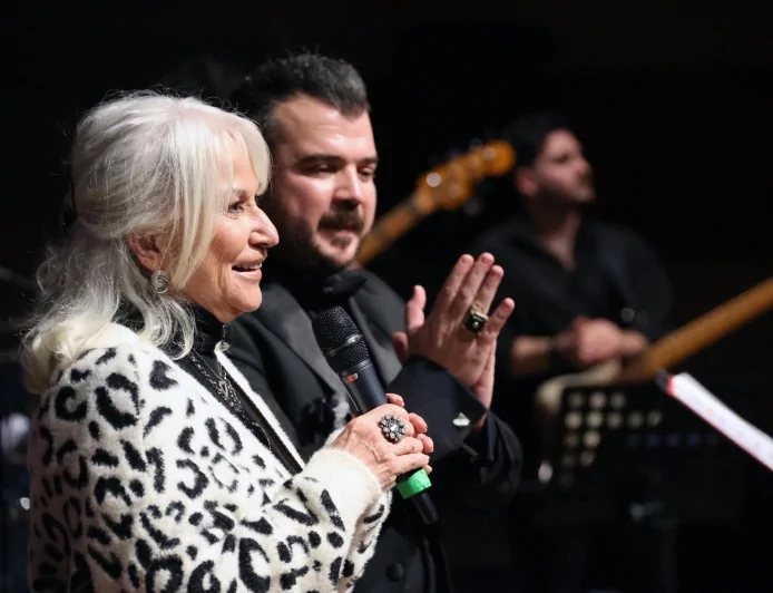 Menteşe’de Barış Manço Rüzgarı: Lale Manço’nun Katılımıyla Unutulmaz Anma Gecesi