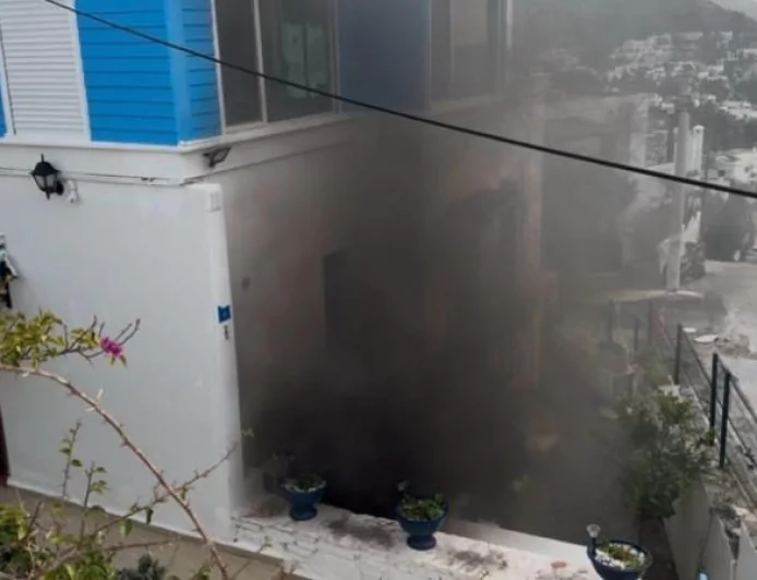 Bodrum Kumbahçe’de Korkutan Yangın: İki Dairede Klimalar Alev Aldı
