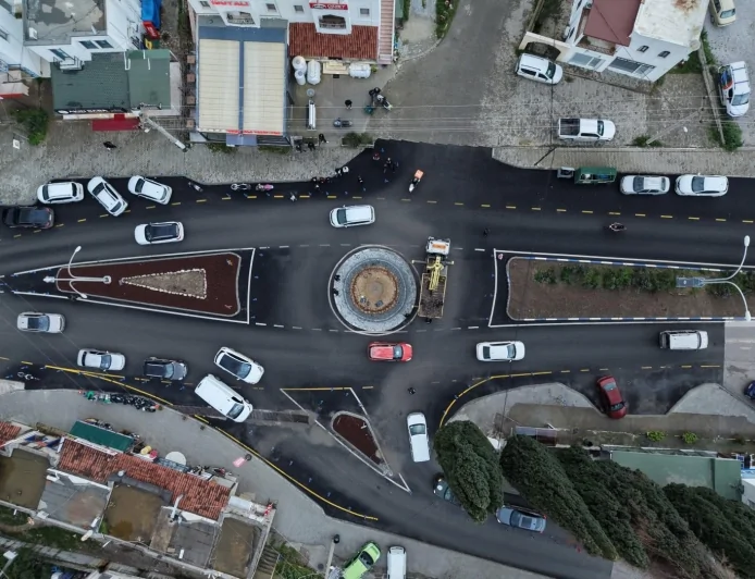 Bodrum’da Trafik Nefes Aldı: Müskebi Kavşağı Mandalin Ağacı Figürüyle Tamamlandı