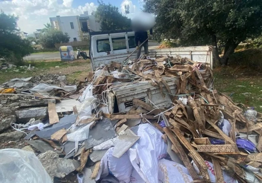 Bodrum Zabıta Ekiplerinden Halk Sağlığı Ve Çevre Denetimi: Marketten Yüzlerce Tarihi Geçmiş Ürün Çıktı!