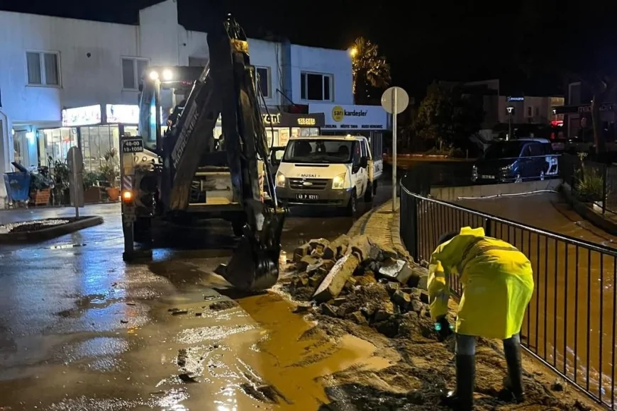 Muğla’da Aşırı Yağış Alarmı: Büyükşehir Ekipleri Gece Boyunca Sahadaydı