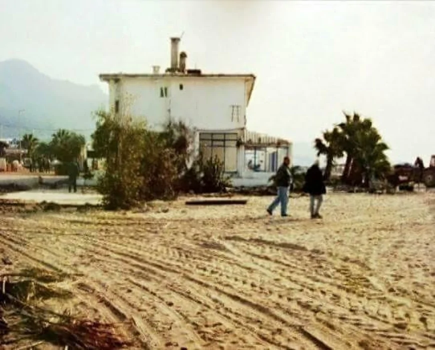 Turgutreis’te Kıyı Erozyonu Alarmı: Günbatımı Plajı 30 Metre İçeri Çekildi