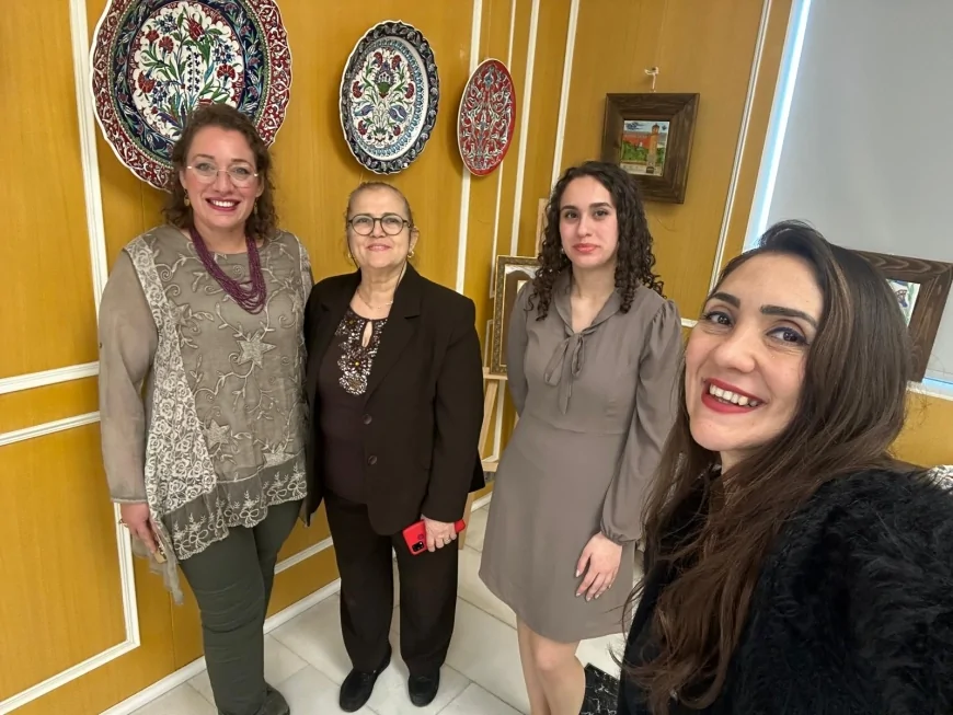 Bodrumlu Sanatçı Gülşah İkbal Cesur’un "Gelenekselden Geleceğe" Sergisi İzmir’de Kapılarını Açtı