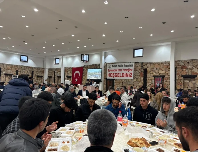 Bodrum Vanlılar Derneği’nin Geleneksel İftarında Binlerce Kişi Aynı Sofrada Buluştu