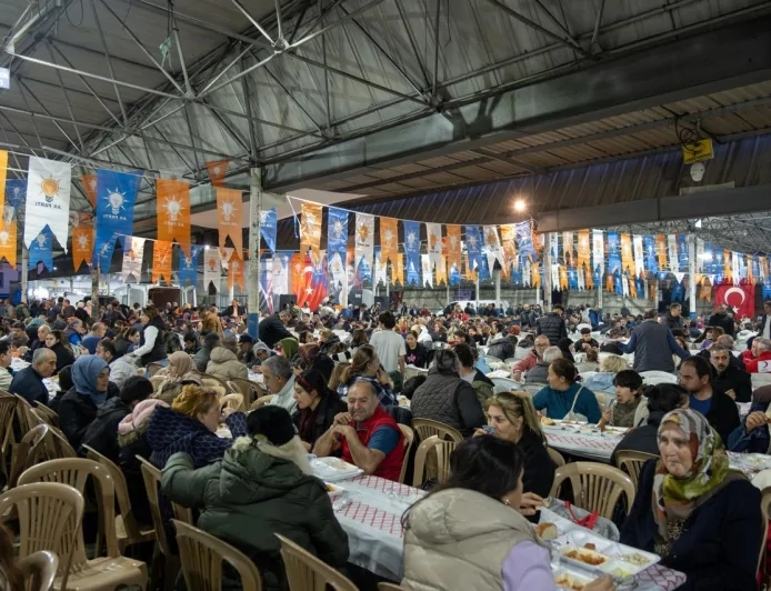 Bodrum Pazar Yeri'nde Dev İftar: AK Parti'den 1600 Kişilik Gönül Sofrası