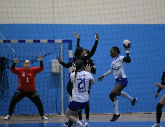 Armada Praxis Yalıkavak Spor’dan Farklı Galibiyet: Ortahisar’ı 37-27 Mağlup Etti