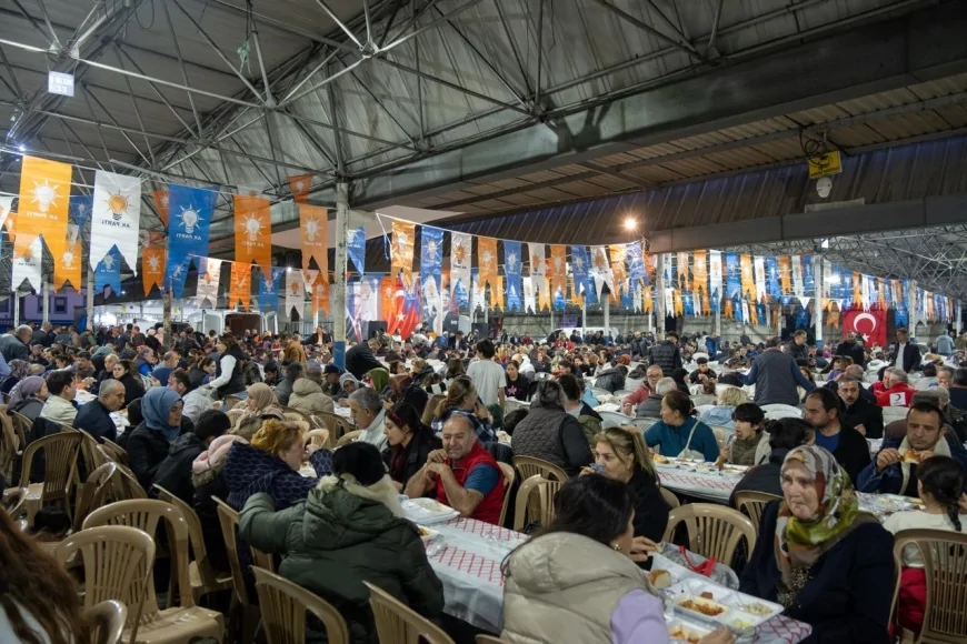 Bodrum Pazar Yeri'nde Dev İftar: AK Parti'den 1600 Kişilik Gönül Sofrası