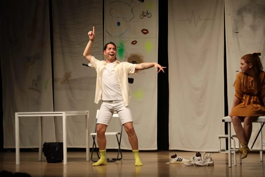 Menteşe Belediye Tiyatrosu Fethiye’de Sahne Aldı: “Çocuk Parkı Yaraları” Büyük Beğeni Topladı