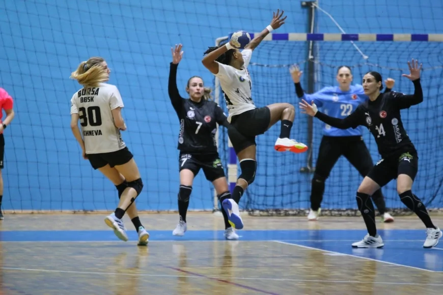 Denizin Kızları Nefes Kesen Mücadeleden Galip Çıktı: Armada Praxis Yalıkavak Spor Bursa'yı Devirdi