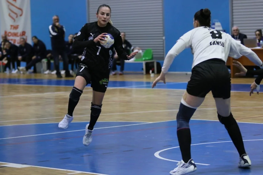 Denizin Kızları Nefes Kesen Mücadeleden Galip Çıktı: Armada Praxis Yalıkavak Spor Bursa'yı Devirdi