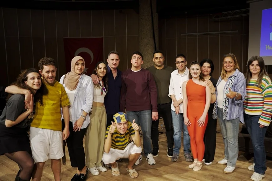 Bodrum’da Dünyada Bir İlk: Otizm Bestiz Sahne Gösterisi Herodot Kültür Merkezi’nde Büyüledi