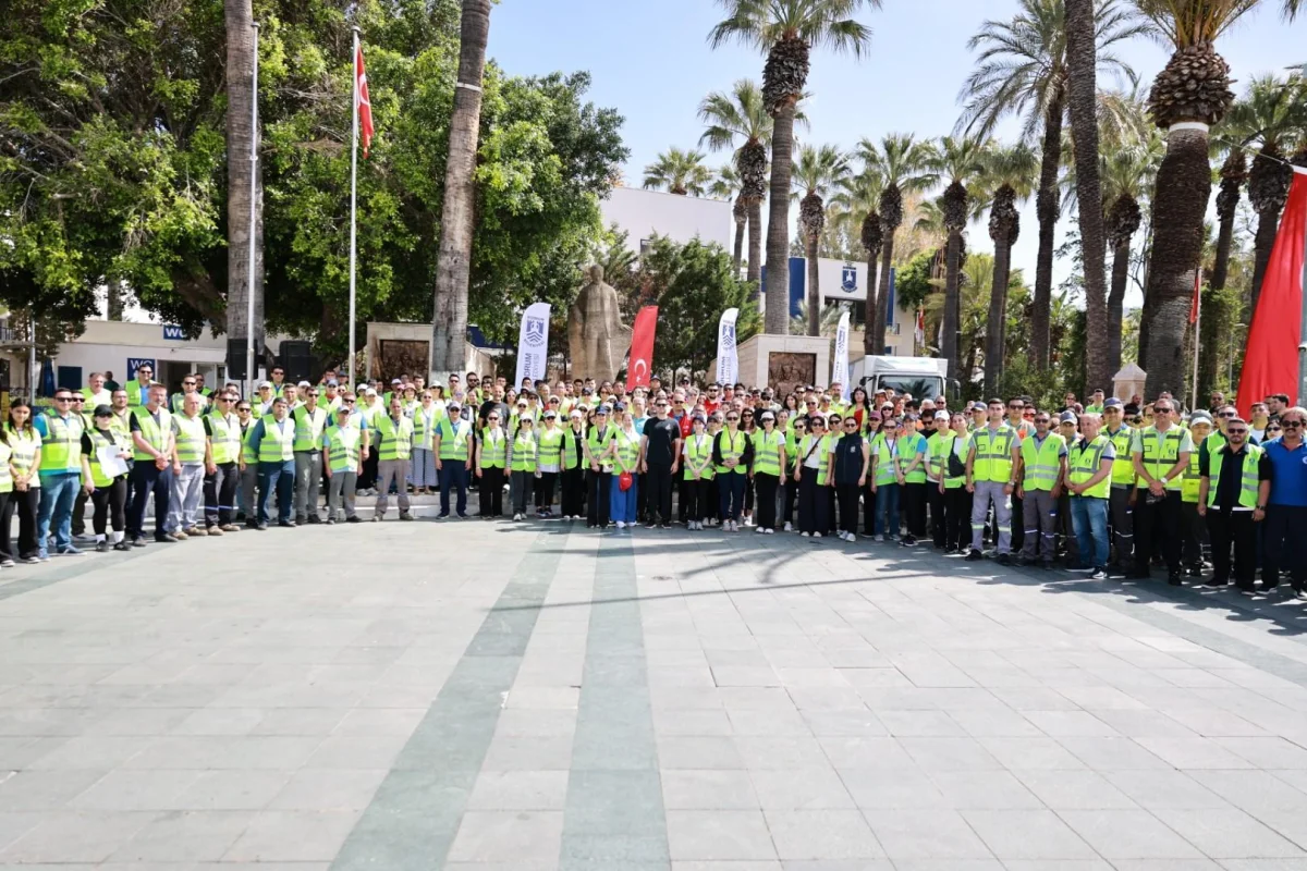 Bodrum’da Dev Temizlik Seferberliği: 1.500 Kişi Mavi Beyaz Bir Gelecek İçin El Ele Verdi