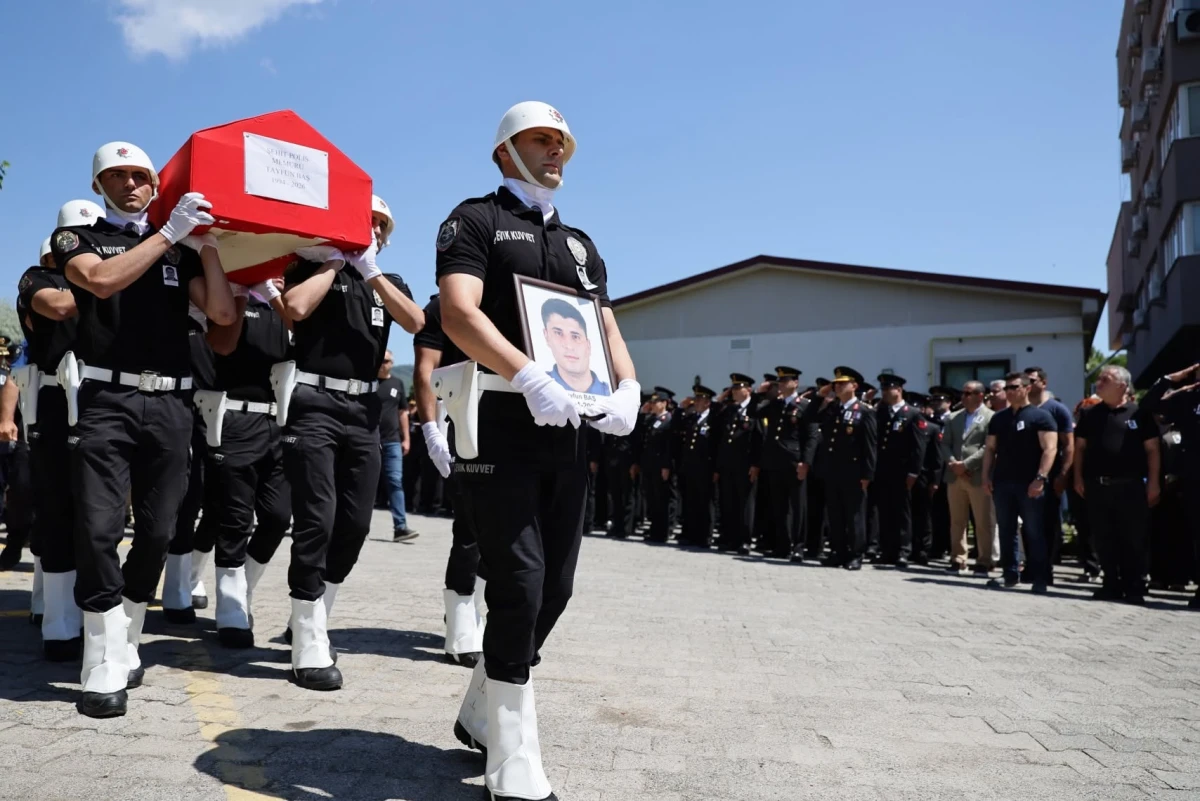 Muğla, Şehit Polis Memuru Tayfun Baş’ı Gözyaşlarıyla Uğurladı: “Sen Şehit Oldun Aslan Kocam Benim”