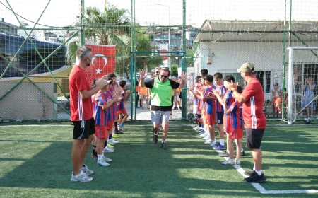 Altınordu Bodrum Futbol Okulları’nda Babalar Günü Coşkusu: Babalar Sahada, Çocuklar Tribünde