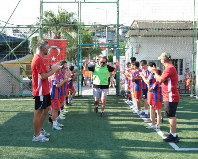 Altınordu Bodrum Futbol Okulları’nda Babalar Günü Coşkusu: Babalar Sahada, Çocuklar Tribünde