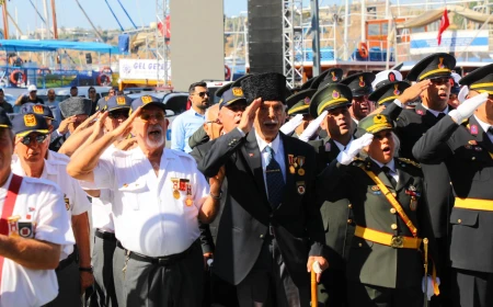 Bodrum'da 30 Ağustos Coşkusu: Fener Alayları Ve Gripin Konseriyle Zafer Bayramı Kutlandı