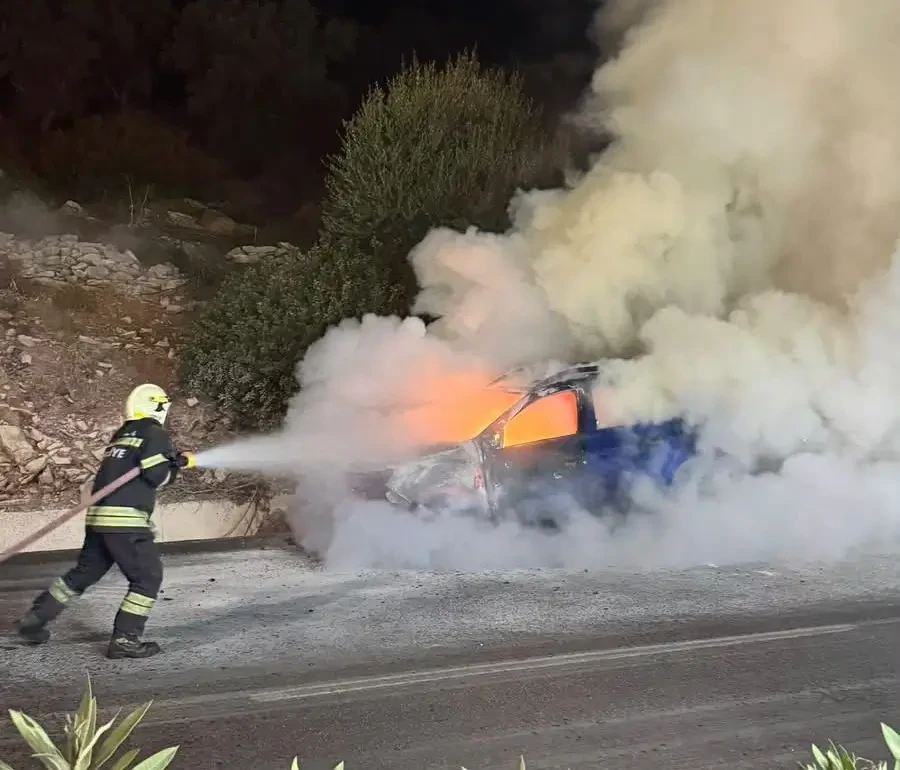 Bodrum Torba'da Araç Yangını: Dacia Duster Kullanılamaz Hale Geldi