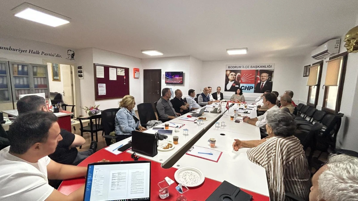 CHP Bodrum İlçe Başkanlığı’nda Önceki Dönem Başkanlardan Kritik İstişare Toplantısı
