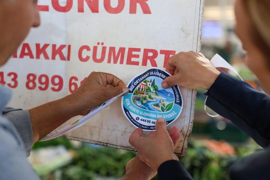Bodrum Belediyesi’nden Müskebi Uludere’de Kapsamlı Temizlik: Dere Yatağı Temizleniyor, Esnafa Çevre Bilinci Dağıtılıyor