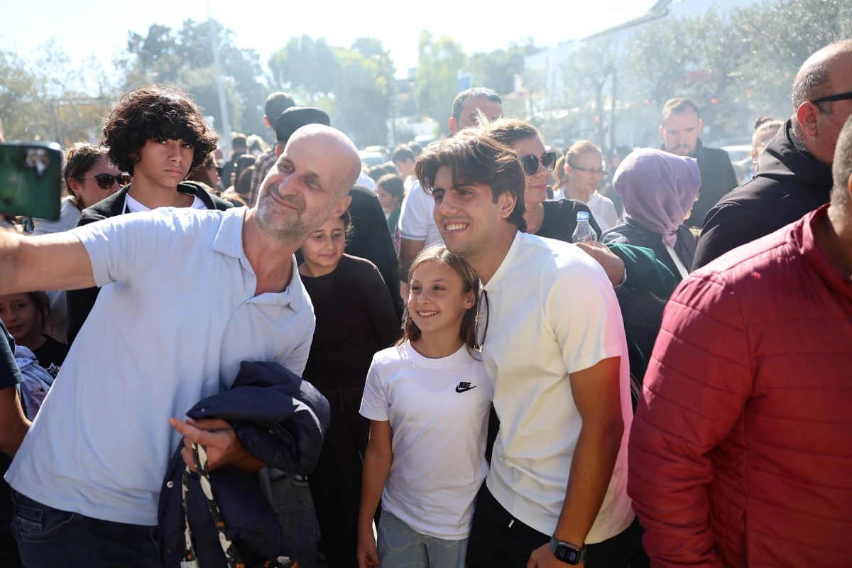 Bodrum FK ve "Daha 17" Oyuncuları İyilik Pazarı’nda Buluştu: Uluslararası Sarı Yaz Festivali’ne Yoğun İlgi