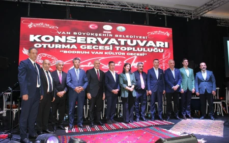 Bodrum’da Düzenlenen Vanlılar Gecesi’nde Birlik Ve Barış Mesajları: Siyaset Ve Kentin Önde Gelen İsimleri Bir Araya Geldi
