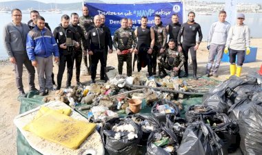 Denizde Temizlik Sırası Gümbet Koyundaydı