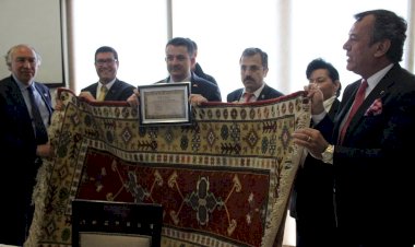 Bakan Pakdemirli'ye  Coğrafi İşaretli Milas Halısı Armağan Edildi