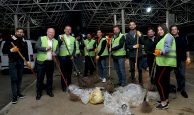 Sokak Süpürüp, Çöp Topladılar