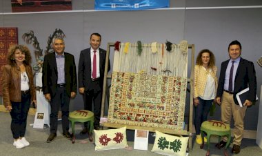 Başkan Aras Orta Asya’da Türklerin Sanat Yolculuğu Sergisini Gezdi