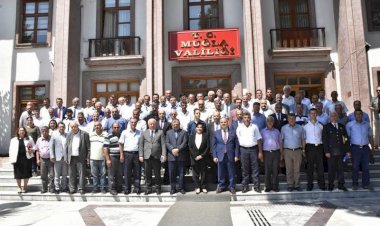 Vali Civelek Menteşe Mahalle Muhtarları ile Toplantıda Bir Araya Geldi