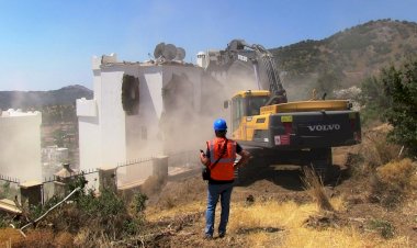 Yakaköy’deki Kaçak Bina Yıkıldı