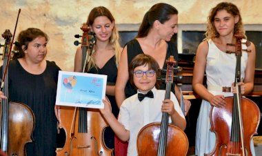 Gümüşlük’te Festival ‘Kumda Çello’ İle Devam Ediyor