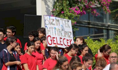 Bodrumlu Öğrencilerin ‘Sıfır Gelecek’ Grevine Başkan Da Katıldı