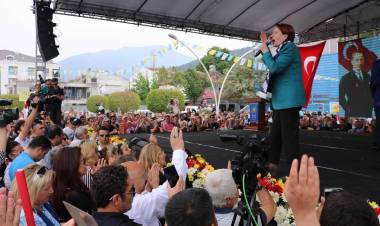 Akşener, Fethiye Ve Muğla’da ‘Cumhurbaşkanı Akşener’ Diye Karşılandı