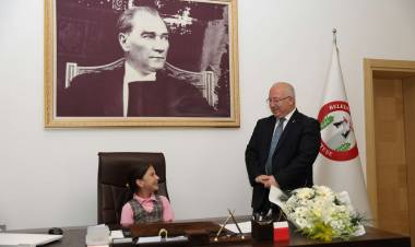 Başkanlık Koltuğuna Bu Kez Çocuklar Oturdu