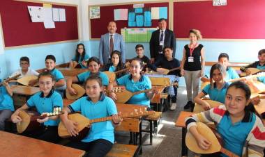 Öğrencilere Bağlama Kursu