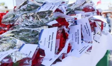 Anneler Gününde Bodrum Belediyesi’nden Kırmızı Gül