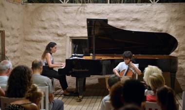 Genç Viyolonselciler Gümüşlük’te Konser Verdi