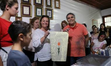 Suyun Renklerle Dansı “Ebru”