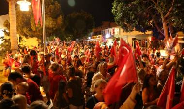 Zafer Bayramı'nın 96. Yılında Coşkulu Fener Alayı