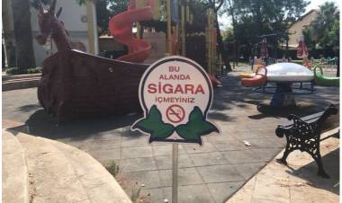 Çocuk Parklarına Sigara İçilmez Levhası Koydular