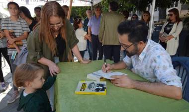 Murat Menteş, Okurlarıyla Buluştu