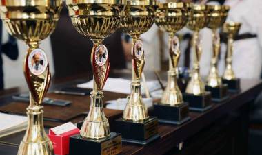 Şampiyon Takım, Kupaya Doymuyor