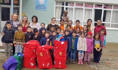 Orada Bir Köy Var Yakında